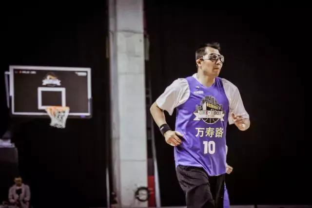 业余篮球爱好者在哪里可以找到表演赛资源_0